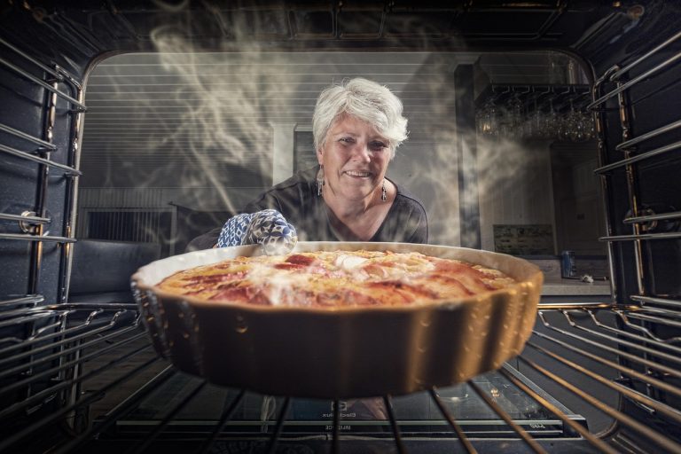 cate calorii are o placinta cu branza facuta in casa