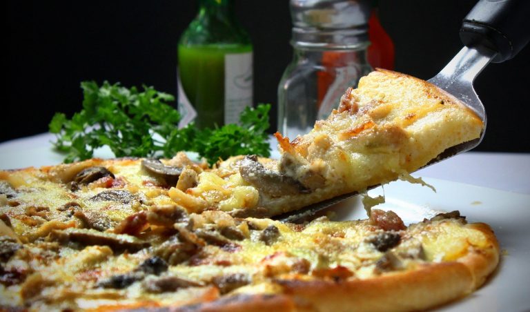 cate calorii are o pizza